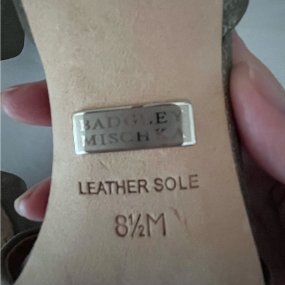 BADGLEY MISCHKA Salsa Satin Jewel Embellished Peep Toe Pumps Size 8.5 - Picture 10 of 11